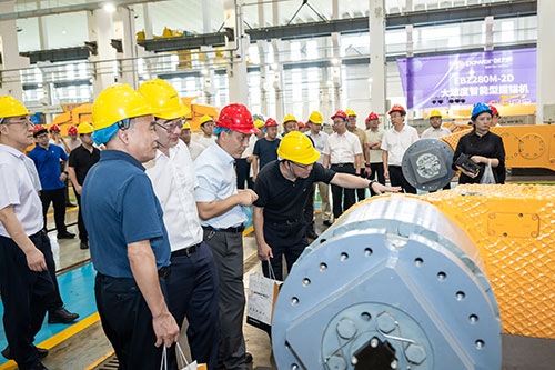 Два новейших оборудования озарили угольные просторы! Группа Shanghaichuangli представляет проходческо-анкерующую машину для крутых уклонов и высокоскоростной очистной комбайнУспешное проведение презен(圖9) Два новейших оборудования озарили угольные просторы! Группа Shanghaichuangli представляет проходческо-анкерующую машину для крутых уклонов и высокоскоростной очистной комбайнУспешное проведение презен(圖9)