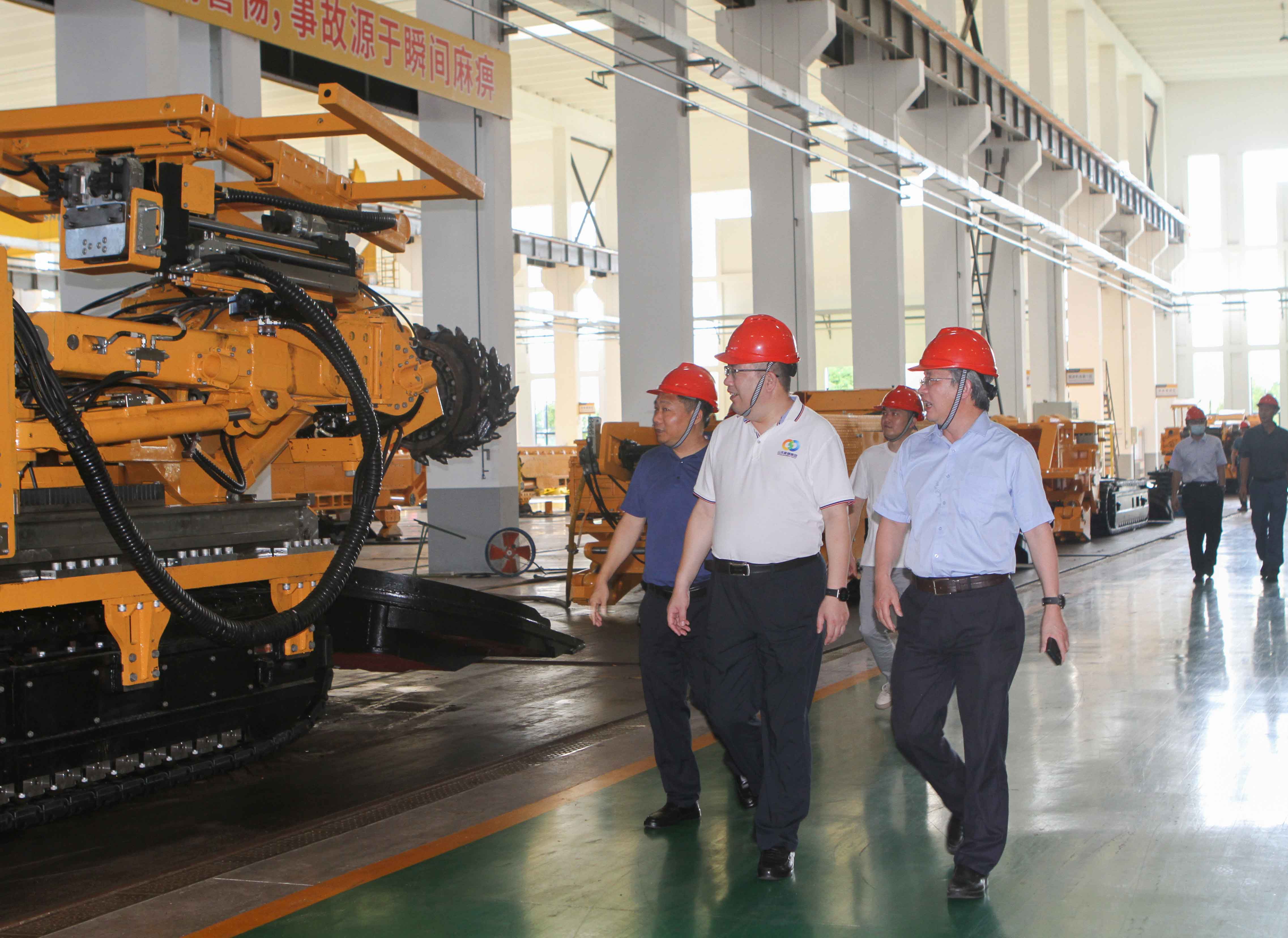 山能集團副總經(jīng)理劉小平一行來我公司考察指導(圖1)