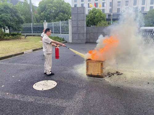 “人人講安全、個個會應急”——上海創(chuàng)力集團開展“安全月”消防演習活動(圖3)