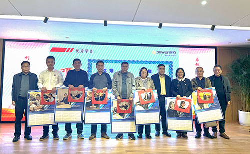 優(yōu)秀學(xué)員頒獎.jpg 優(yōu)秀學(xué)員頒獎.jpg