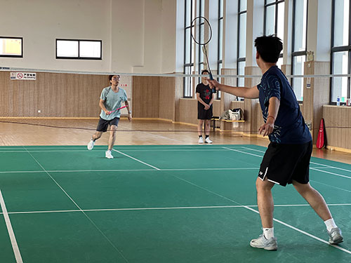 羽毛球2.jpg 躍動(dòng)創(chuàng)力 智勝未來(lái) | 創(chuàng)力集團(tuán)2025年主題運(yùn)動(dòng)會(huì)圓滿落幕(圖5)