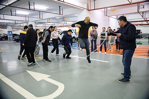 跳長(zhǎng)繩3.jpg 躍動(dòng)創(chuàng)力 智勝未來(lái) | 創(chuàng)力集團(tuán)2025年主題運(yùn)動(dòng)會(huì)圓滿落幕(圖12)